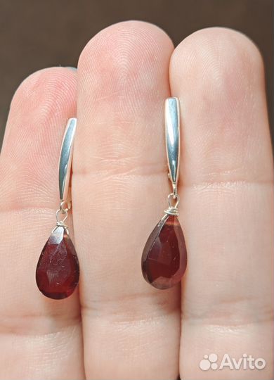 Серебряные серьги с гранатом