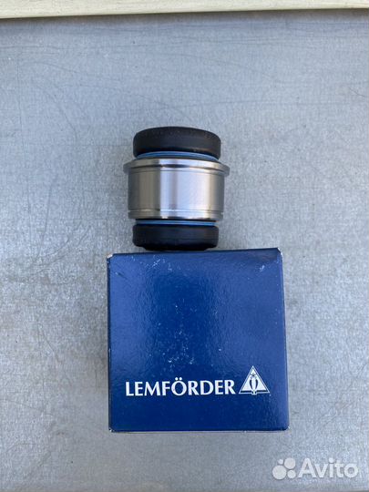 Сайлентблок цапфы правый/левый Land Rover