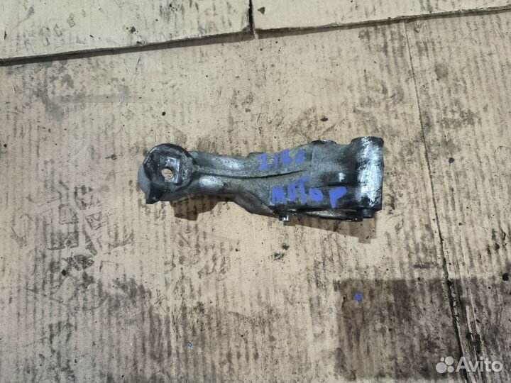 Кронштейн двигателя LADA Priora, ваз 2110-12 16кл