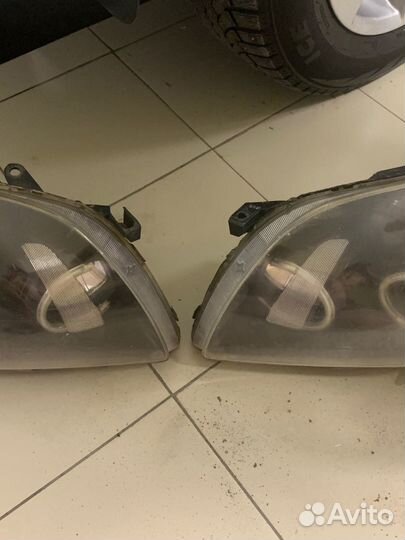 Фары на toyota avensis 250