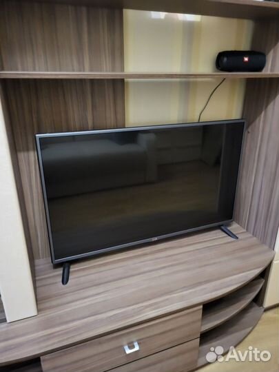 Телевизор LG 42lb561v