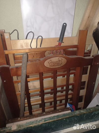 Детская кроватка с маятником