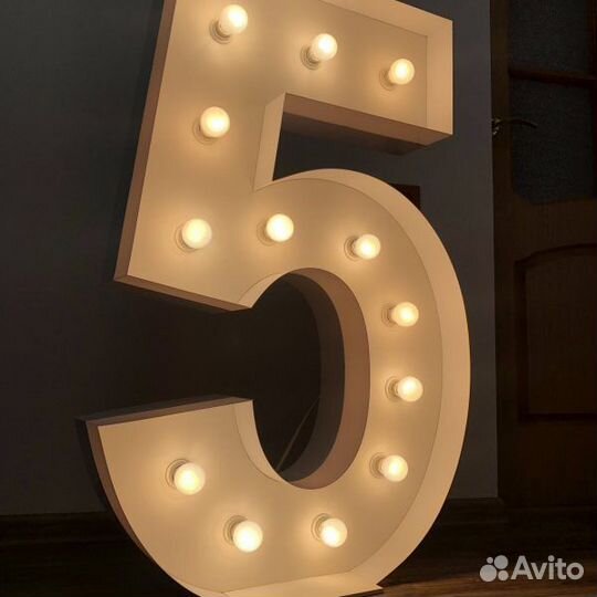 Цифра 5 с лампочками