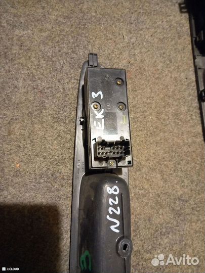 Блок упр. стеклоподьемниками на honda civic EK3