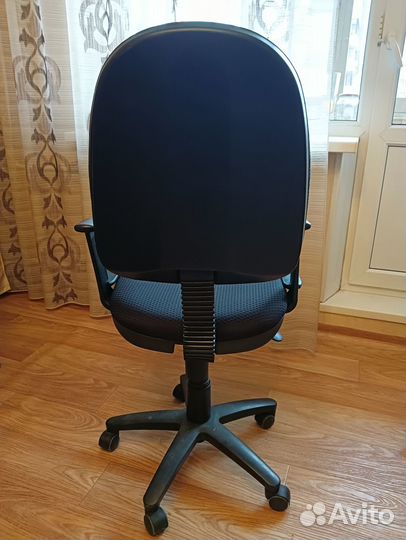 Офисное компьютерное кресло, механизм качения