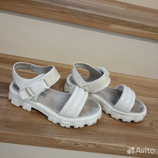 Босоножки для девочки 34размер