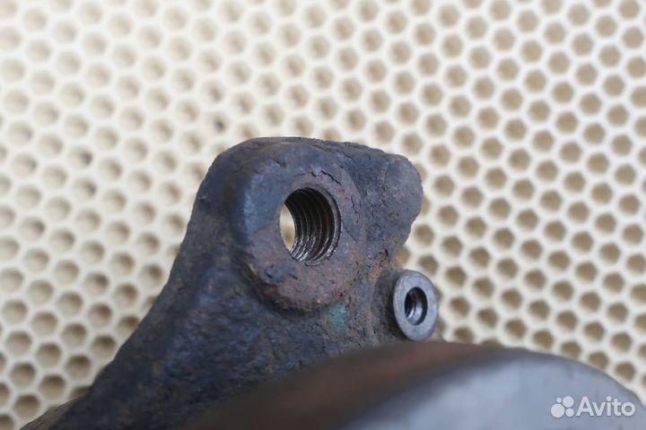 Кулак поворотный правый VW Polo Sedan