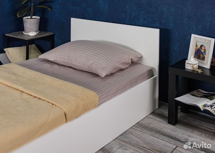 Кровать с матрасом