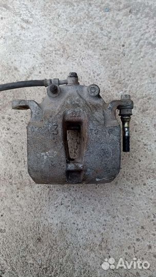 Infiniti FX35 передний правый суппорт