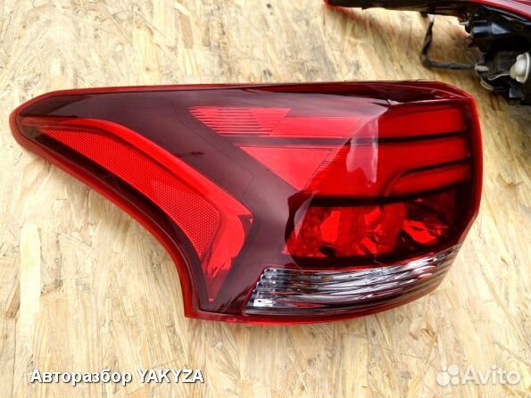 Левый фонарь в крыло рест Mitsubishi Outlander 3