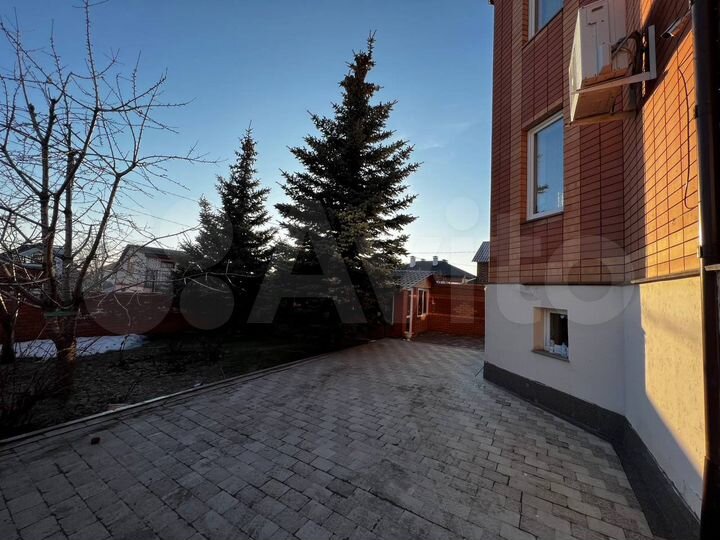 Дом 490 м² на участке 4 сот.