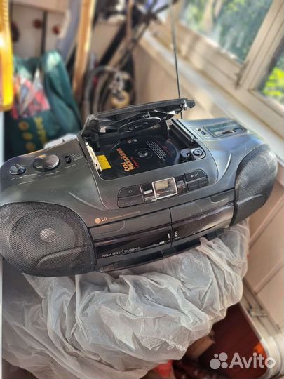 Кассетный магнитофон LG