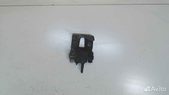 Суппорт Nissan Titan, 2004