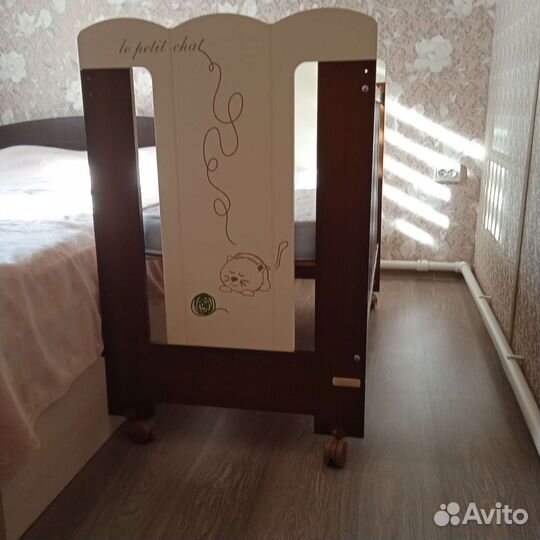 Детская кроватка с матрасом