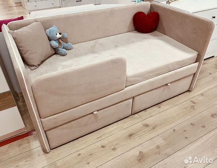Мягкая диван-кровать для детей 