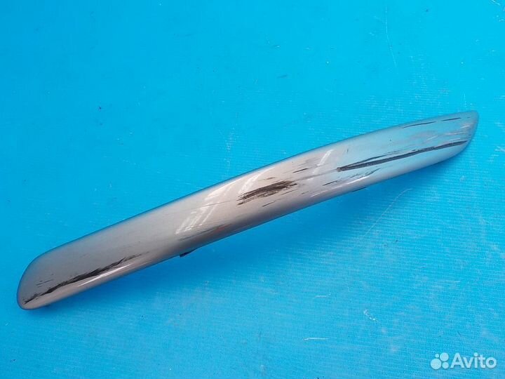 Молдинг переднего бампера левый toyota Avensis (T2