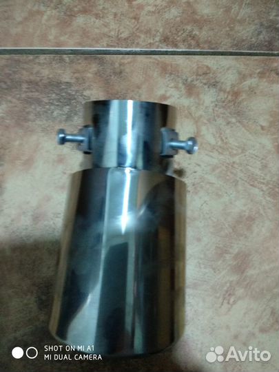 Наконечник на выхлопную трубу автомобиля