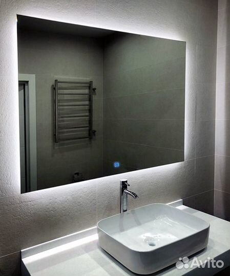 Парящее зеркало с декоративной подсветкой