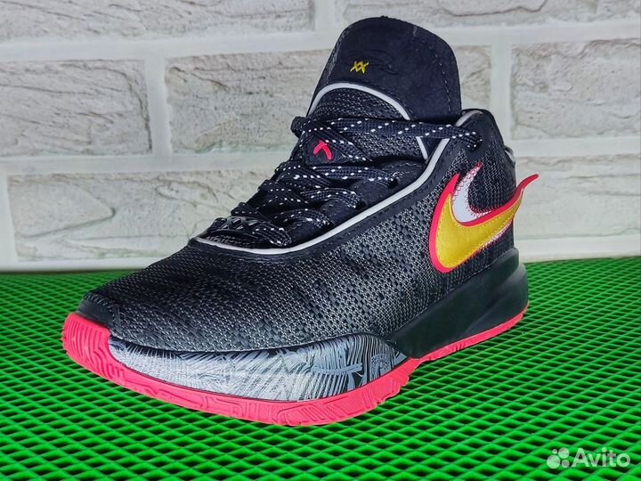 Баскетбольные кроссовки nike lebron 20