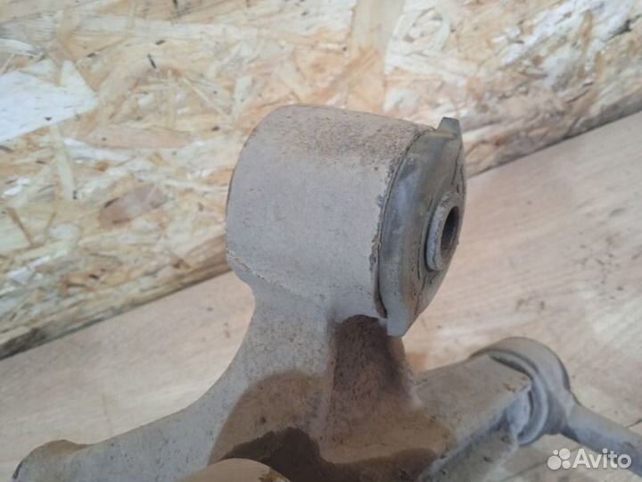 Кулак поворотный задний правый Toyota Carina AT192