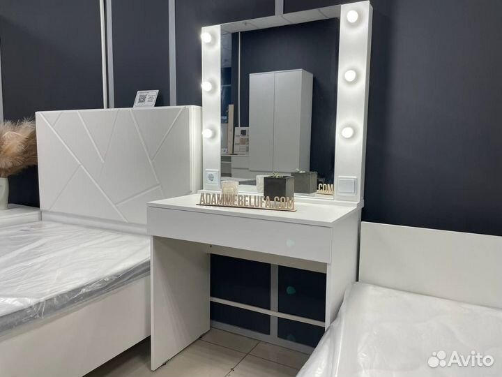 Стол туалетный