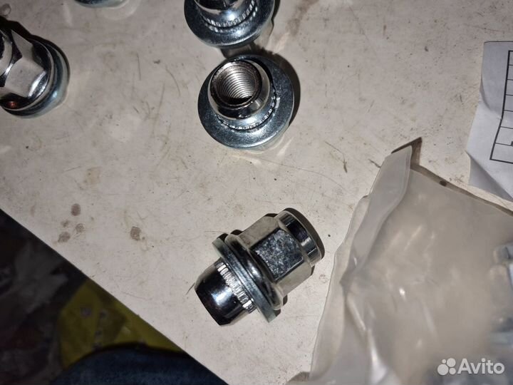 Гайки крепления колёс M21