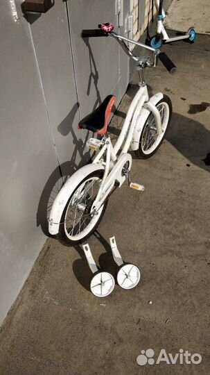 Детский велосипед с боковыми колесами