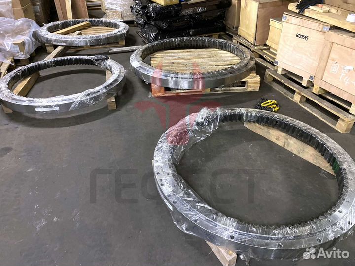 Опорно-поворотный круг Hitachi ZX270LC-3