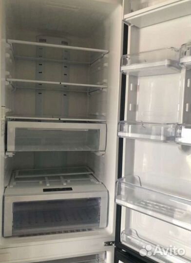 Холодильник Samsung