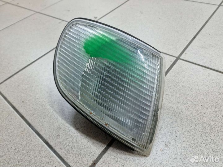 Поворотник Hella передний правый Audi A6 C4