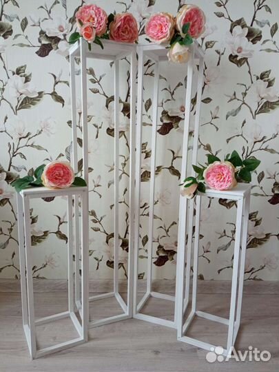Набор декоративных стоек для цветов