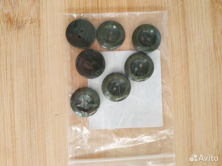Пуговицы пластиковые с проколами