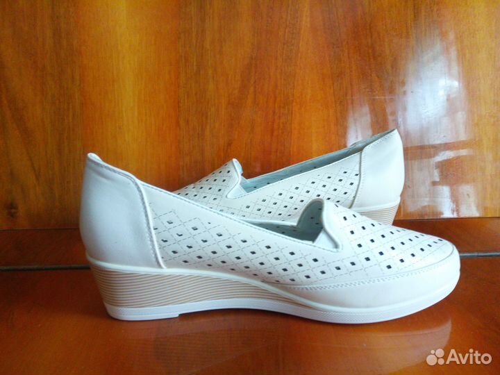Туфли женские летние 39размер,маломерят