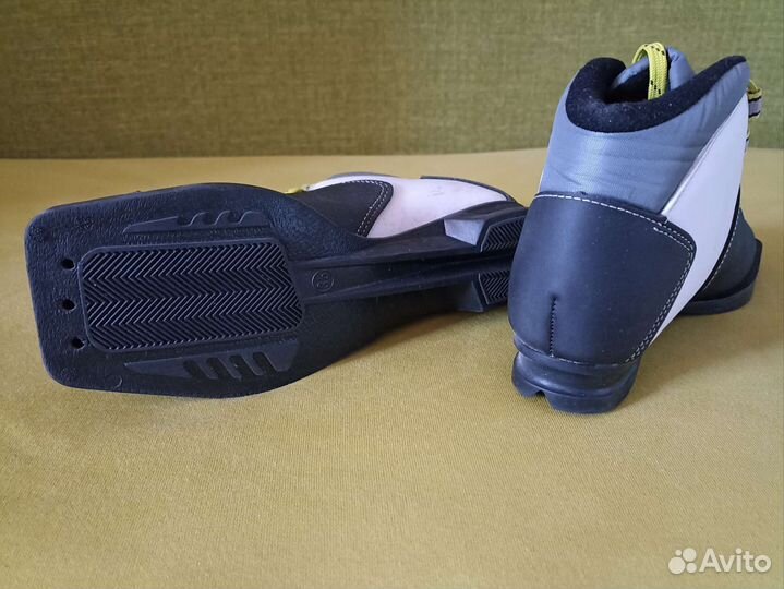 Лыжные ботинки классические