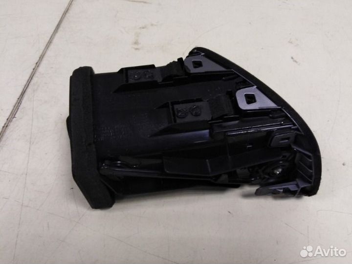 Дефлектор воздушный передний левый Nissan Teana