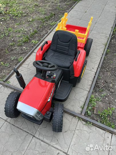 Трактор детский