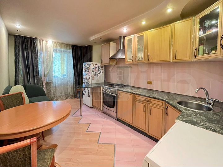 2-к. квартира, 67 м², 2/10 эт.