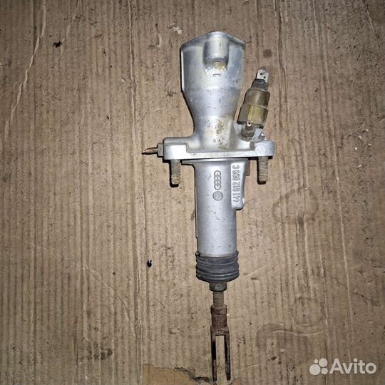 Главный тормозной цилиндр Audi 100