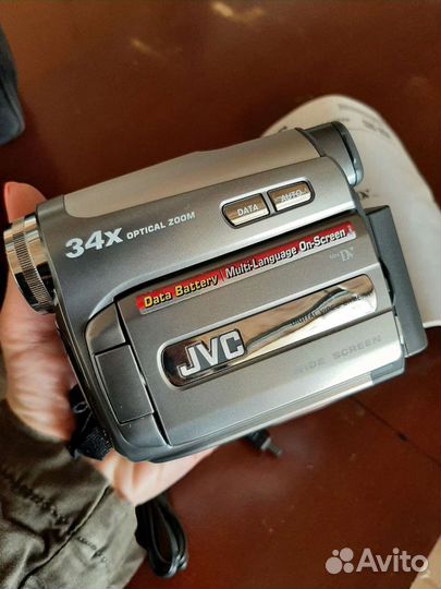 Видеокамера JVC