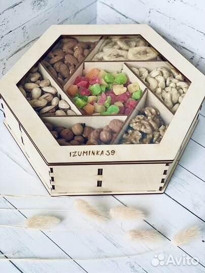 Подарочный набор орехов и сухофруктов воспитателю