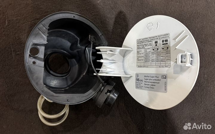 Лючок бензобака Skoda Yeti 2012