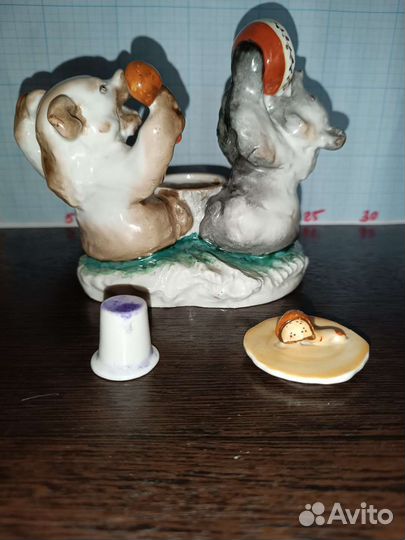 Фарфоровая статуэтка 