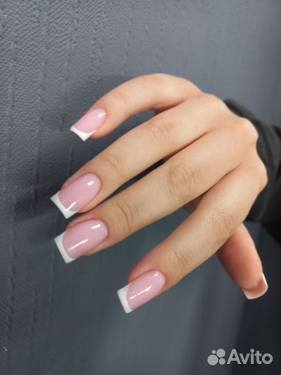 Модель на маникюр