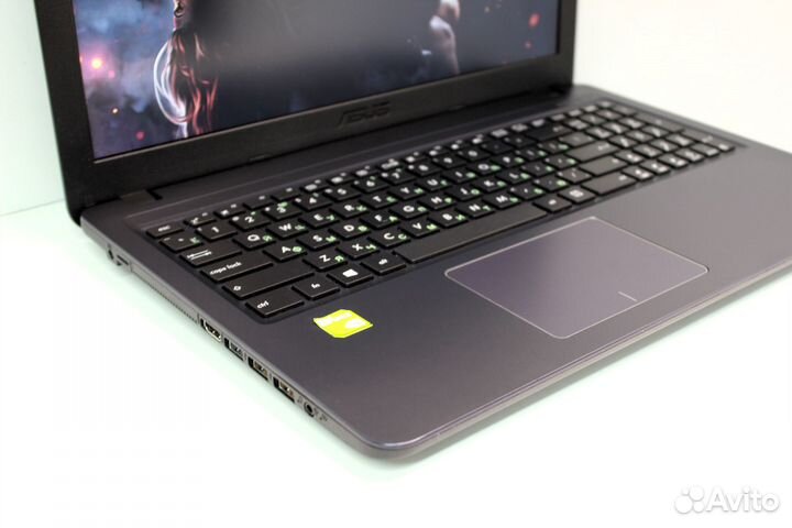 Ноутбук Asus. Nvidia MX110 / Core i3 / акб держит