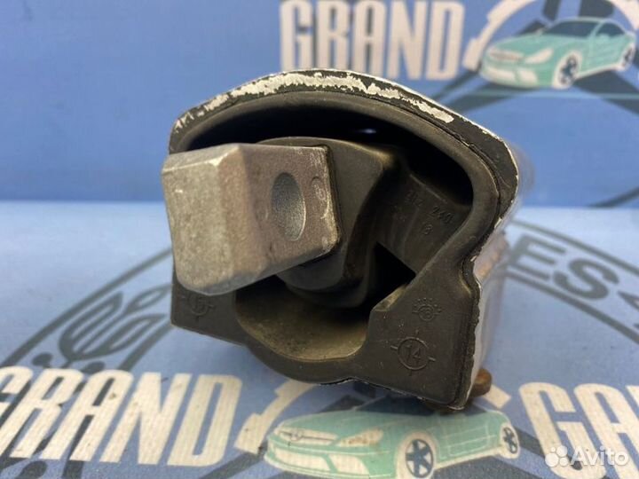 Подушка кпп Mercedes-Benz E-Class W210