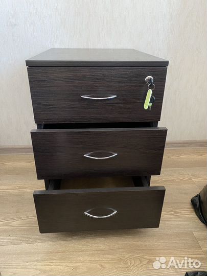 Тумба выкатная офисная с замком бу