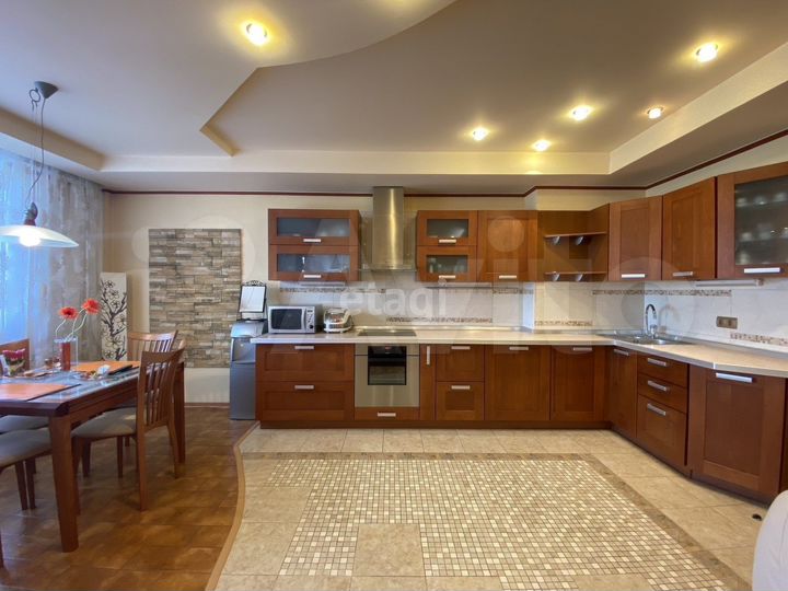 2-к. квартира, 81,3 м², 8/16 эт.