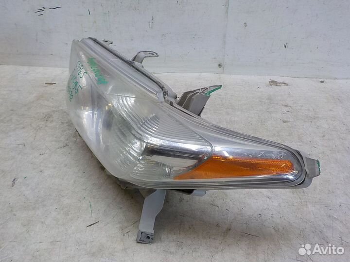 Б/У Б/У Фара левая 8117048A30 toyota