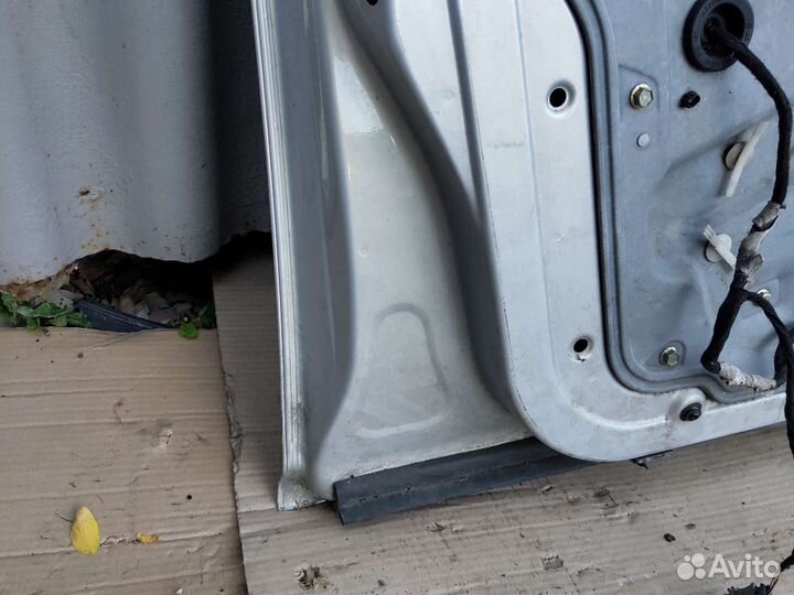 Дверь передния левая на Volkswagen Golf 4