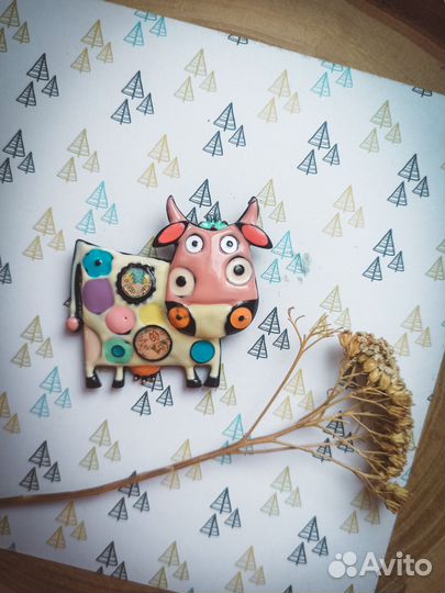 Брошь корова